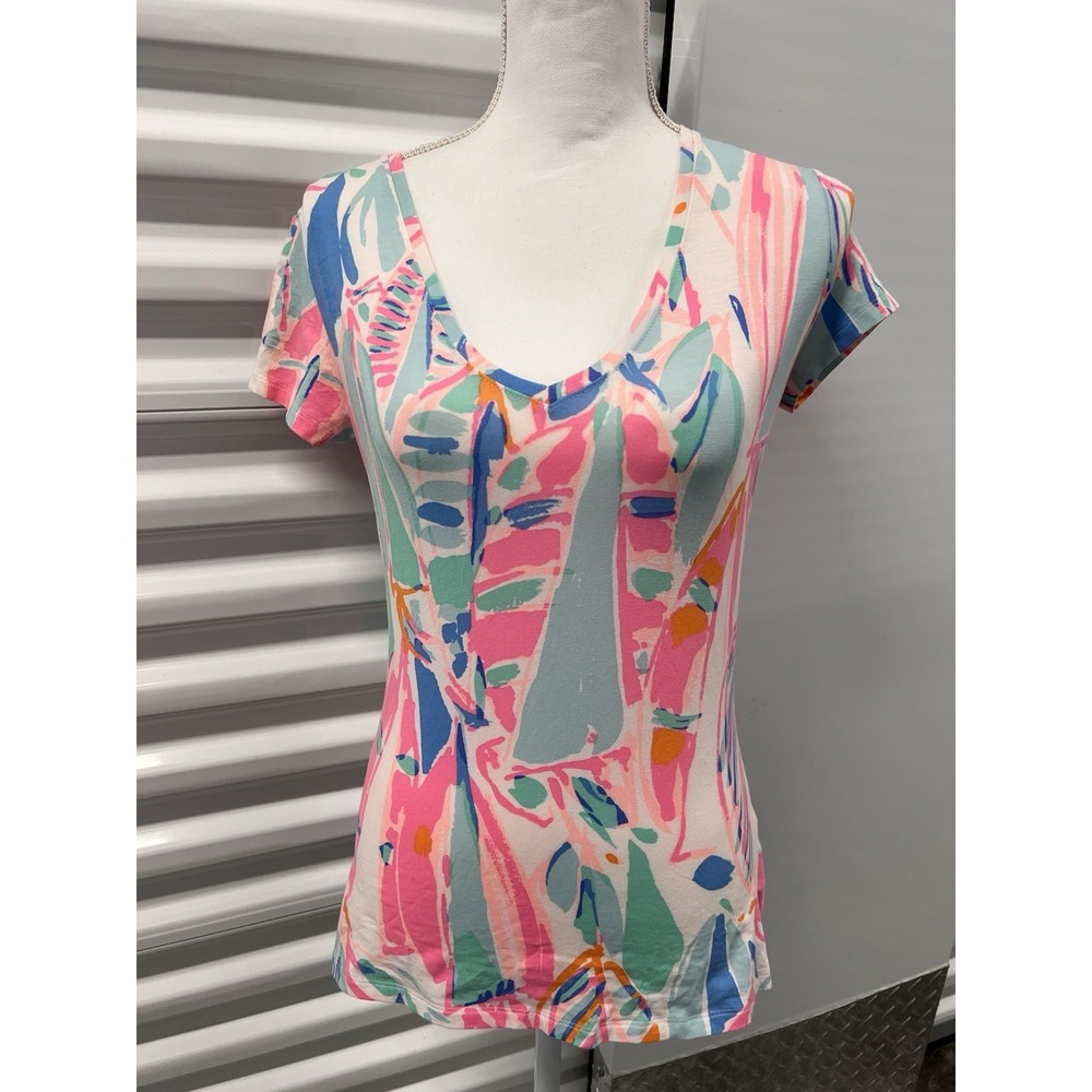 Lilly Pulitzer Michele V-Neck Tee Womens XS Out to Sea Sailboat Novelty Print